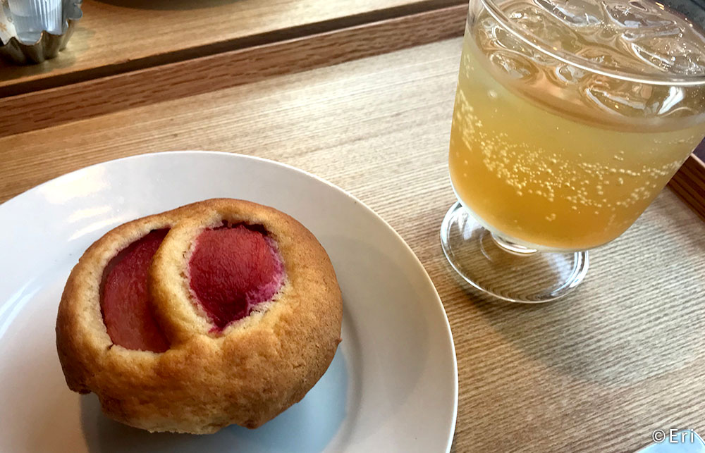 マフィンとドリンク